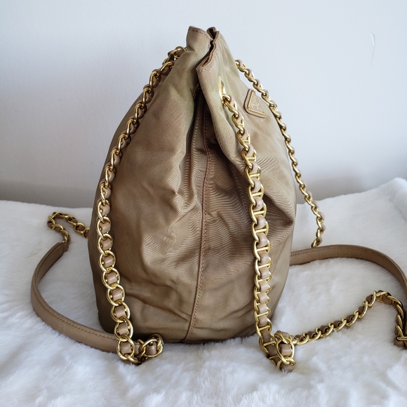 Prada - Picture 2 of 7